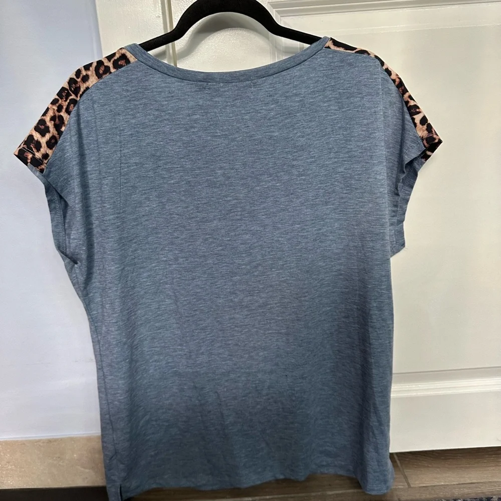 *NEW*Sz L*Miholl* Tee
